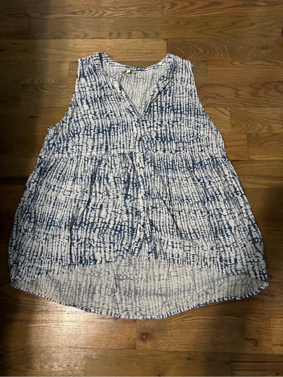 Cynthia Rowley Tops - Cynthia Rowley Sleeveless Blue & White Printed Button-Front Women's Top
